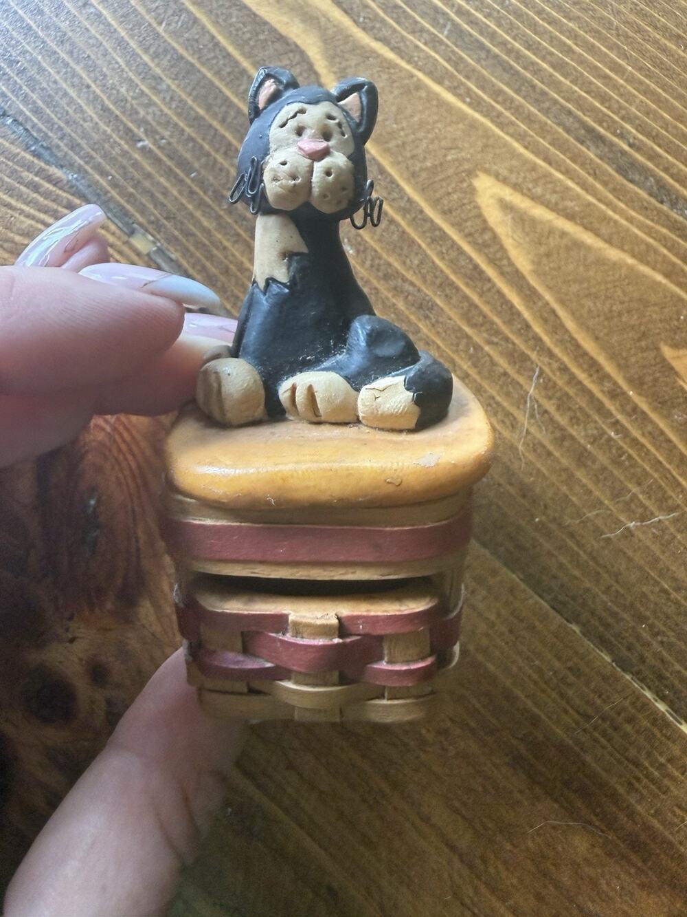 VTG Blossom Bucket Cat Stamp Dispenser Woven Basket by Suzi Skoglund VTG 2000
